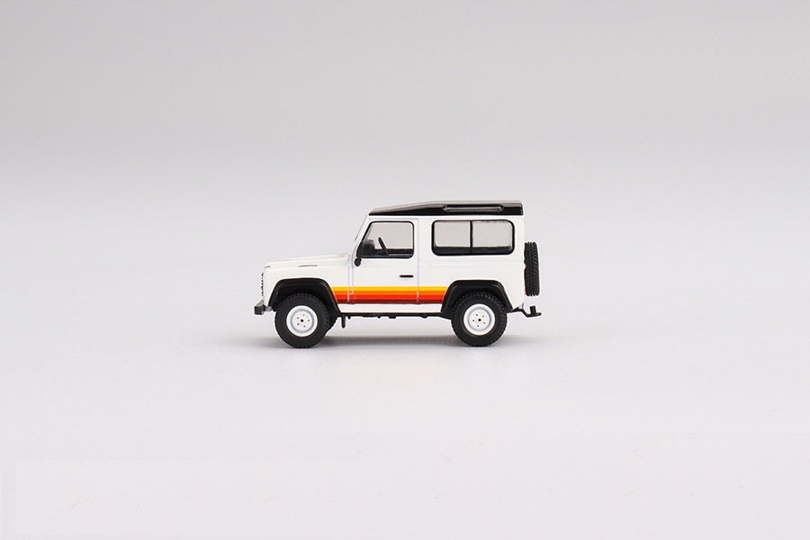 Mini GT - Land Rover Defender 90 Wagon White LDH - Scale 1/64 MGT00378-R