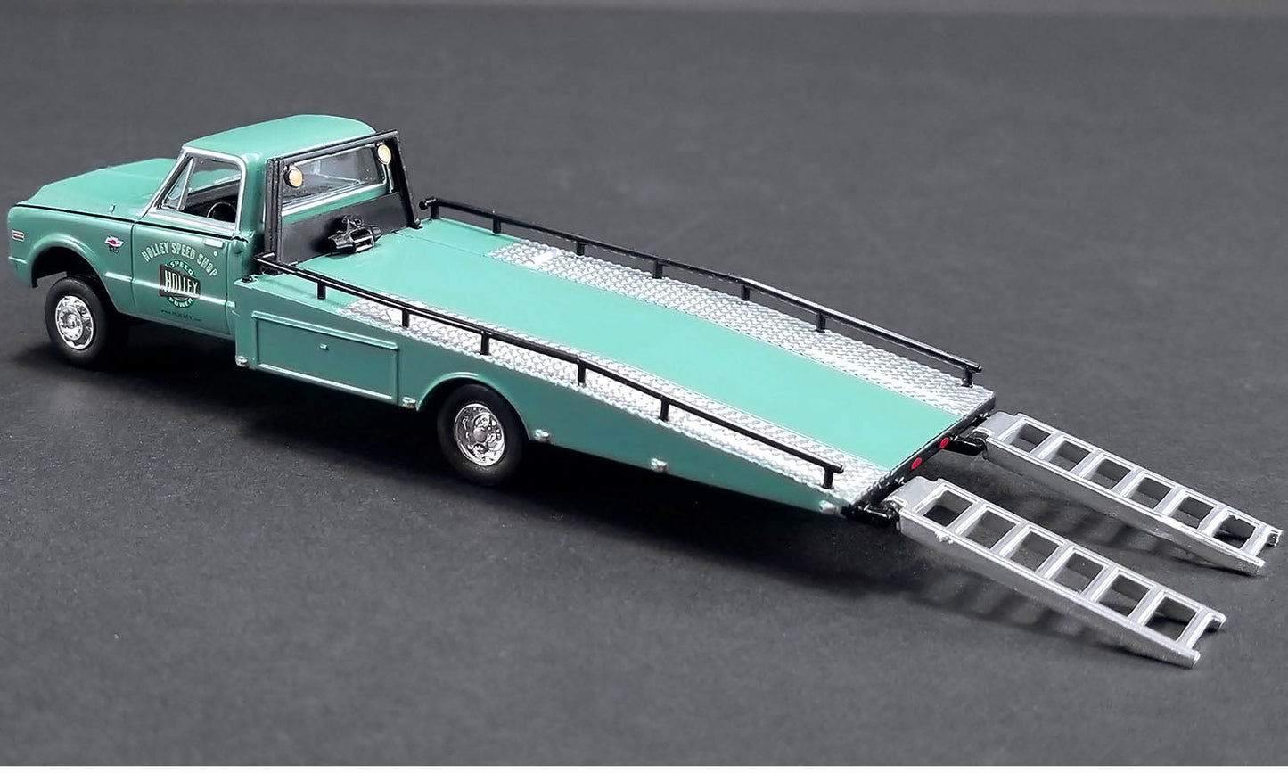 Acme Diecast Chevrolet 1967 Ramp Truck with 1971 Chevrolet Camaro - Scale 1/64