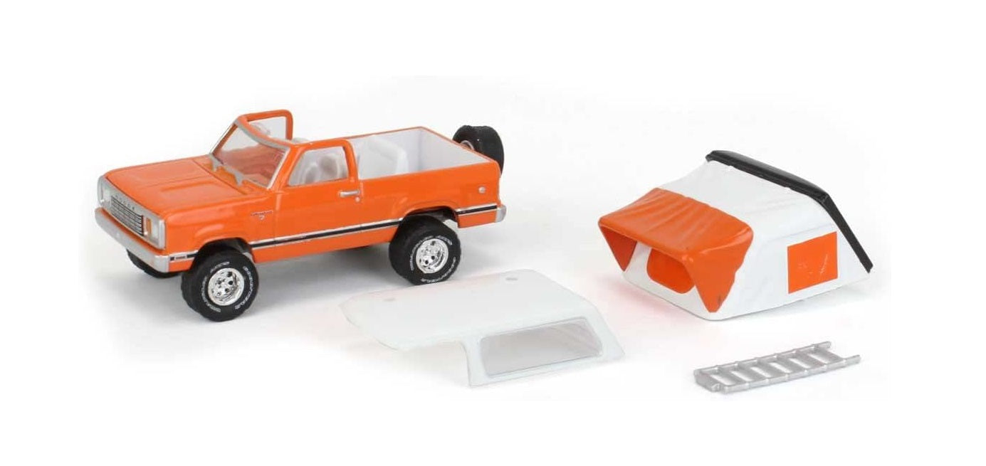 Greenlight - 1977 Dodge Ramcharger SE with Modern Rooftop Tent Great Outdoors Series - Scala 1/64