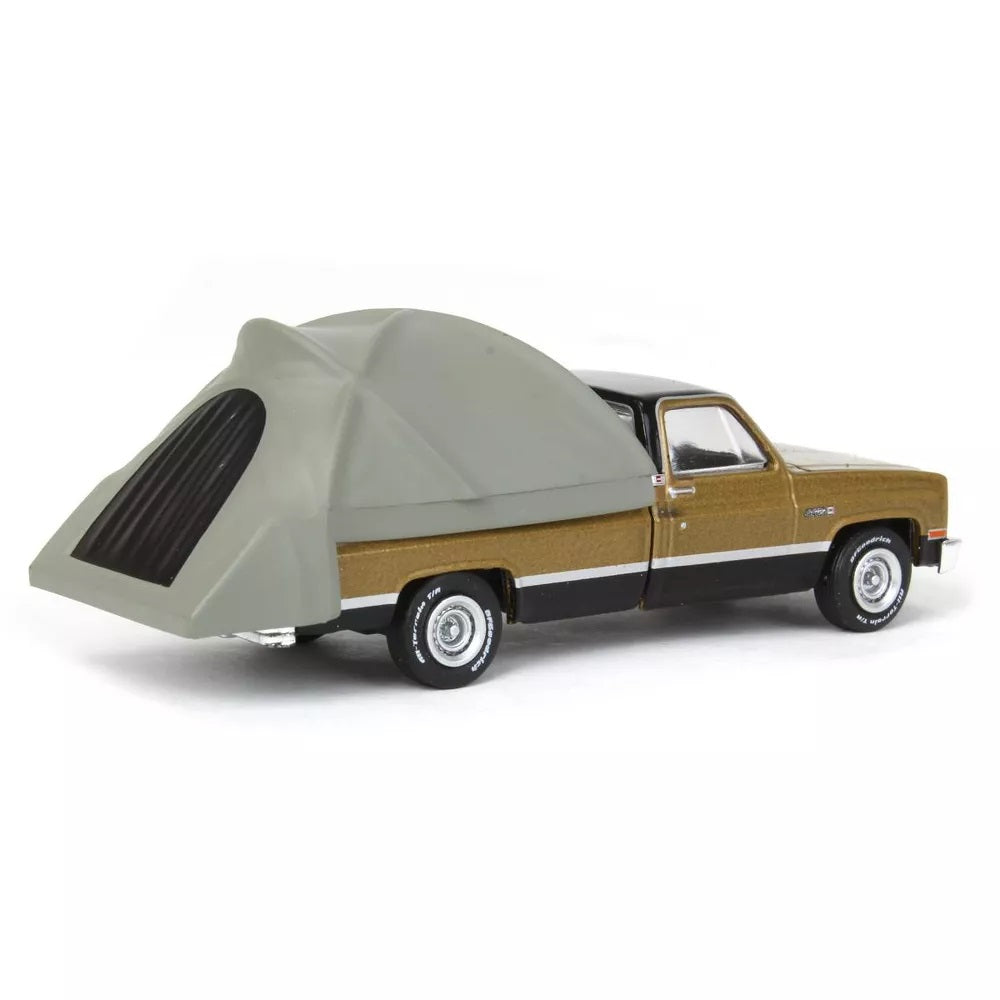 Greenlight - 1984 GMC Sierra Classic with Modern Truck Bed Tent - Series The Great Outdoors - Scale 1/64