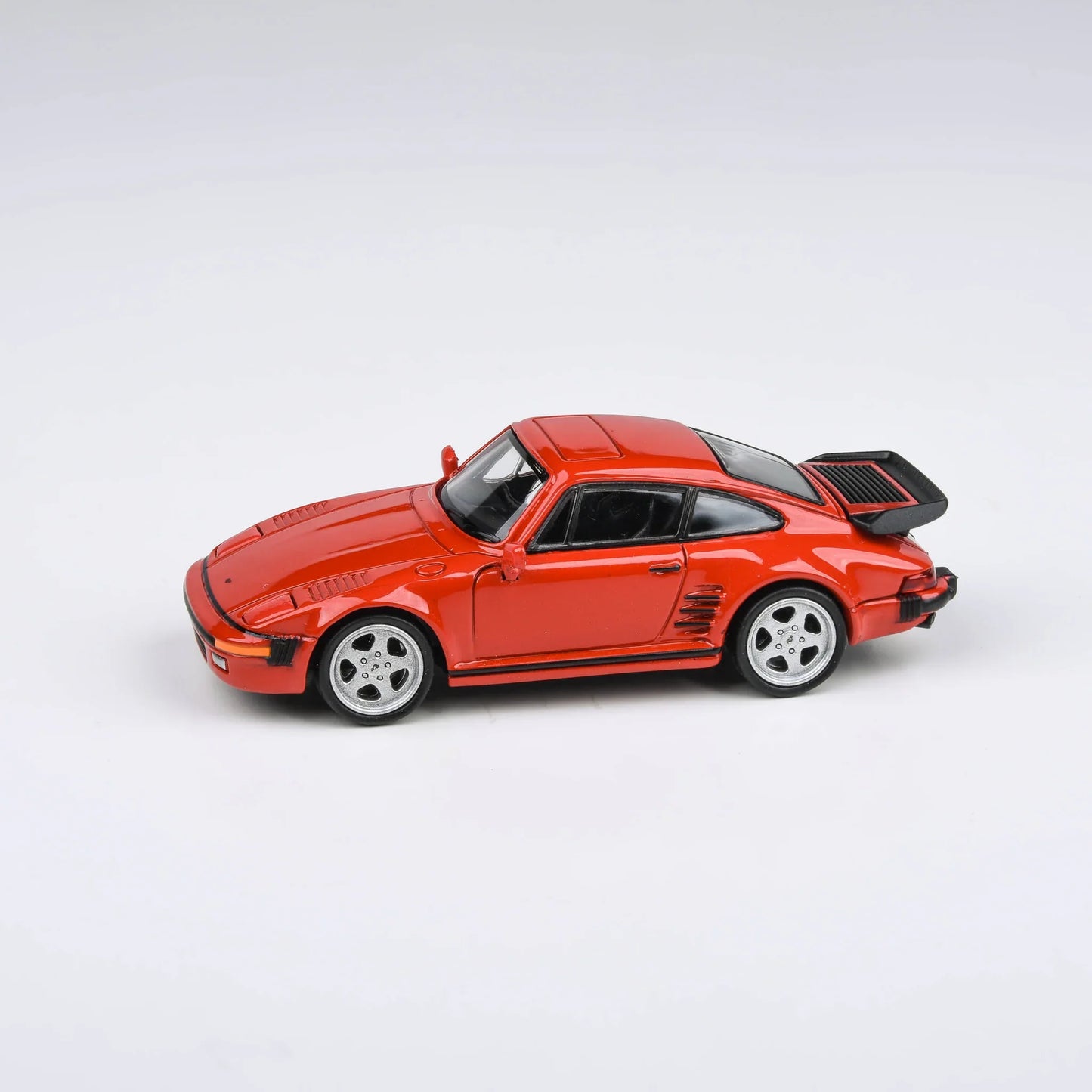 Para64 - 1986 RUF BTR Slantnose Blossom Guards Red - Scala 1/64