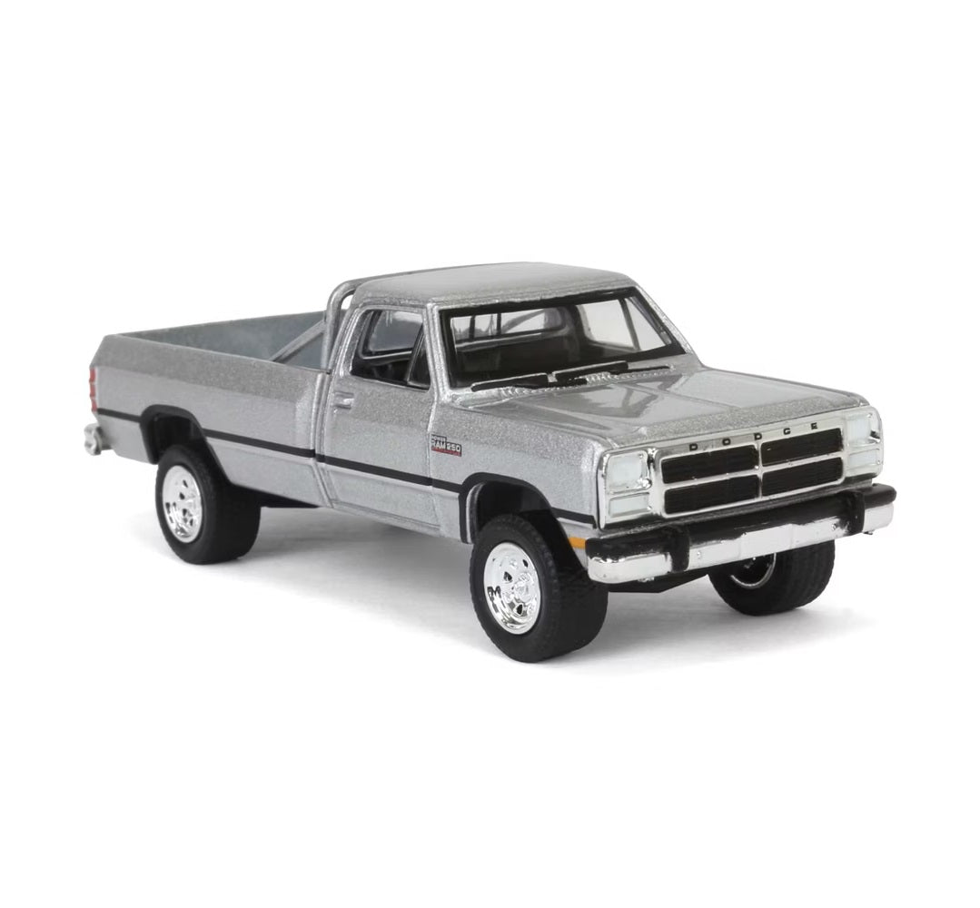 Greenlight - 1992 Dodge Ram D250 Power Ram Lifted Rollbar Silver - Series All Terrain - Scale 1/64