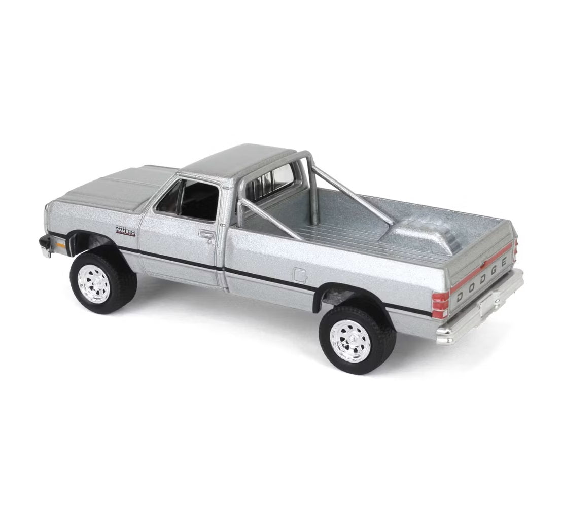 Greenlight - 1992 Dodge Ram D250 Power Ram Lifted Rollbar Silver - Series All Terrain - Scale 1/64