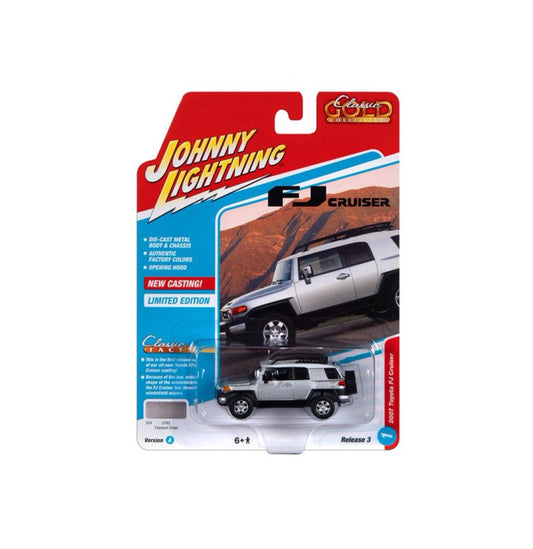 Johnny Lightning - 2007 Toyota FJ Cruiser Titanium Silver "Classic Gold Collection" - Scala 1/64