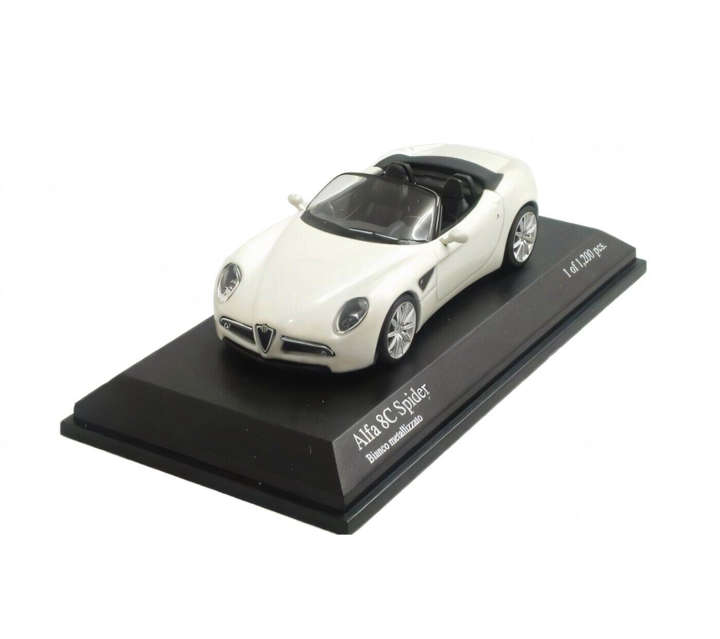 Minichamps - Alfa Romeo 8C Spider White - Scale 1/64 640120532