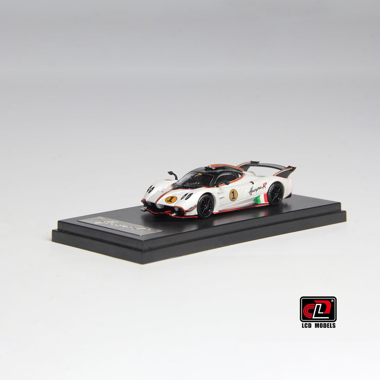 LCD Models - Pagani HuayraR Pearl White - Scala 1/64 LCD64028-WH